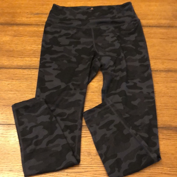Danskin Size M/M/M leggings Yoga Dance Workout Outdoors pants gray camouflage - Picture 10 of 10